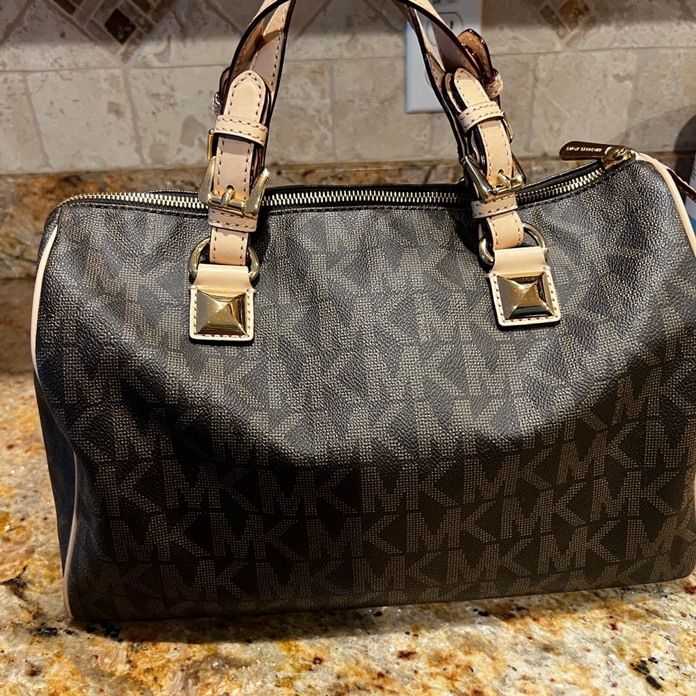 Michael Kors Greyson Large Handbag - Picture 9 of 13